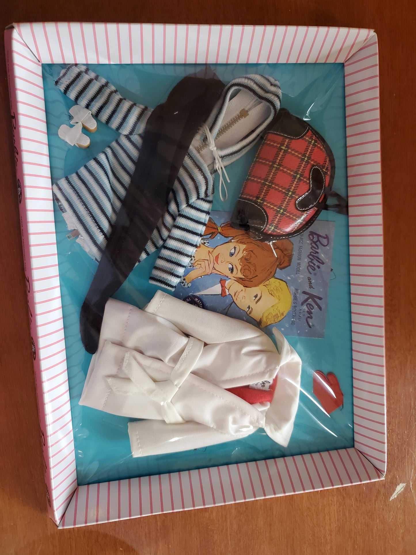Reproduction Fashion - Barbie Picnic - Mint in Box - 2011