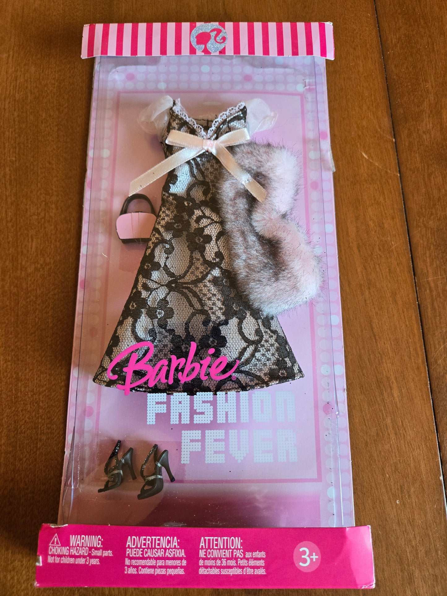 Fashion Fever Fashion - Barbie - Dress & Stole - Mint on card - 2006