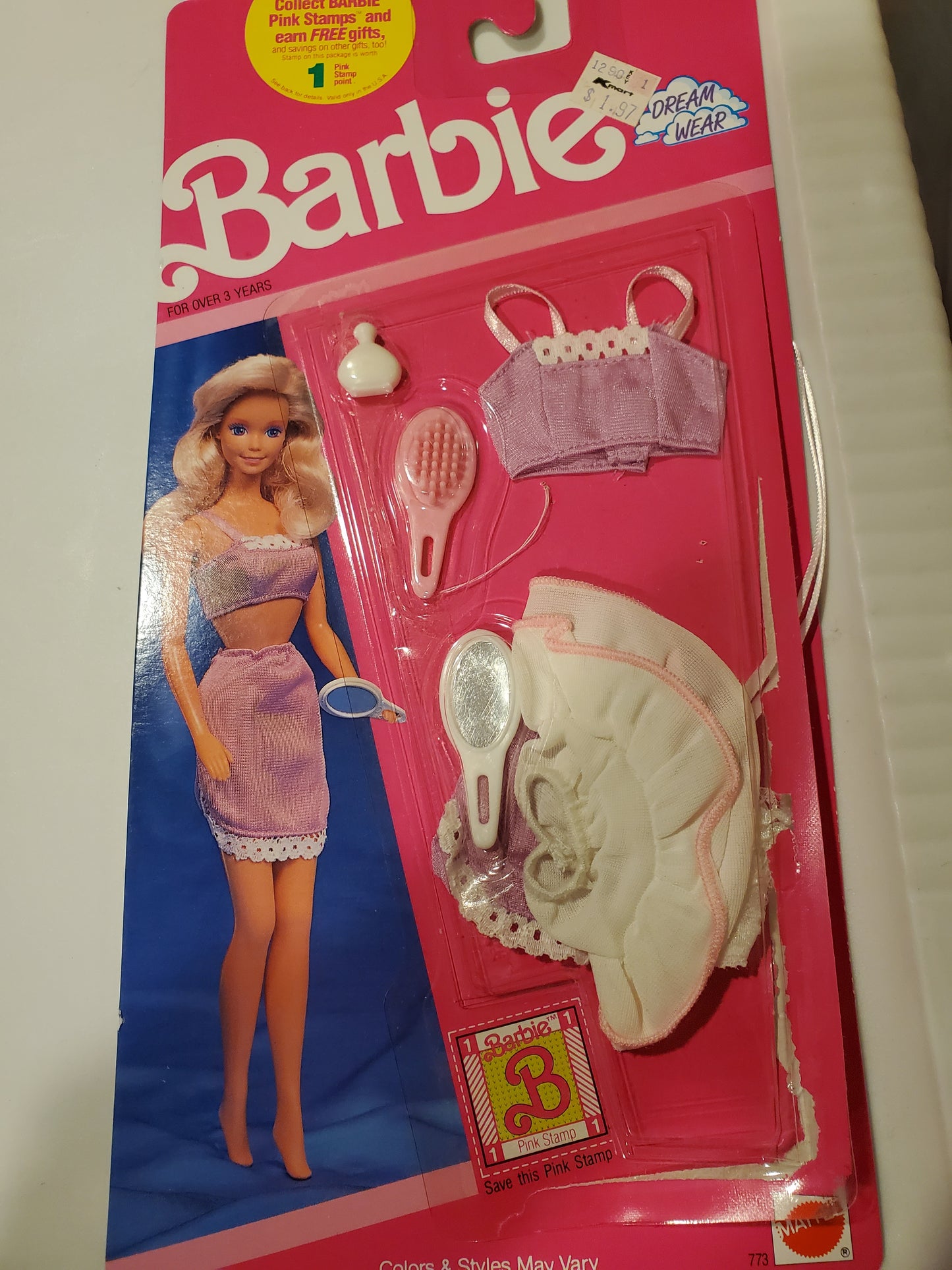Dream Wear - Barbie Fashion - - Mint on card - 1990