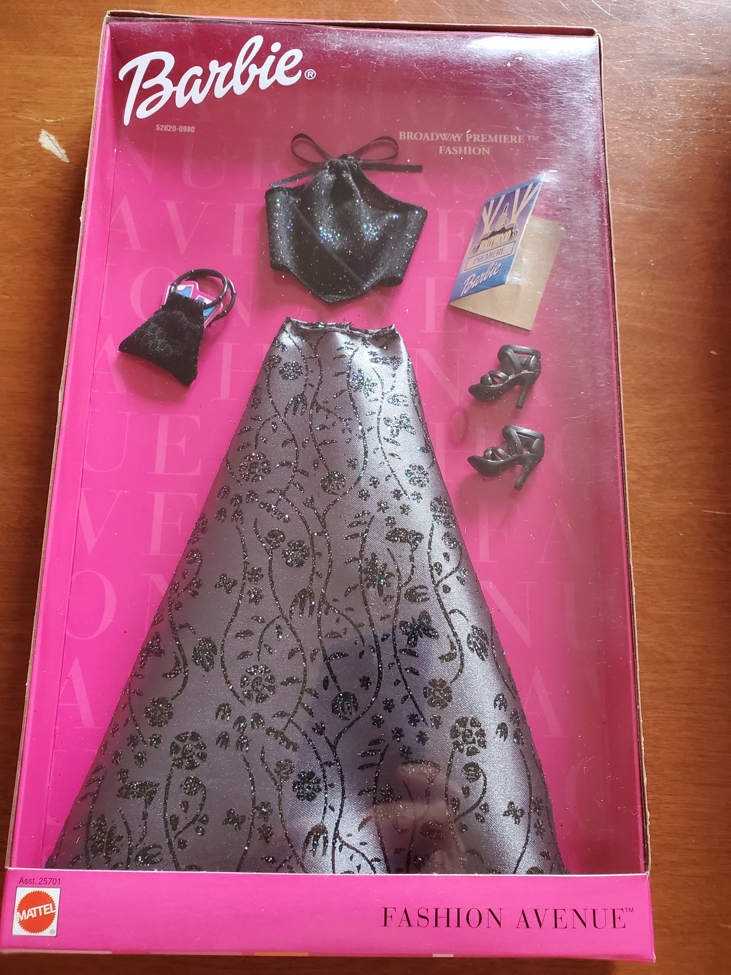 Fashion Avenue- Barbie Fashion - Broadway Premiere - Mint in Box - 2001