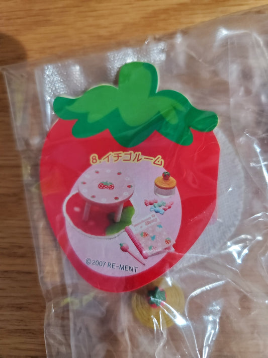 Re-Ment Strawberry Merry Strawberry Home -  Kitchen - Table- Mint in Package