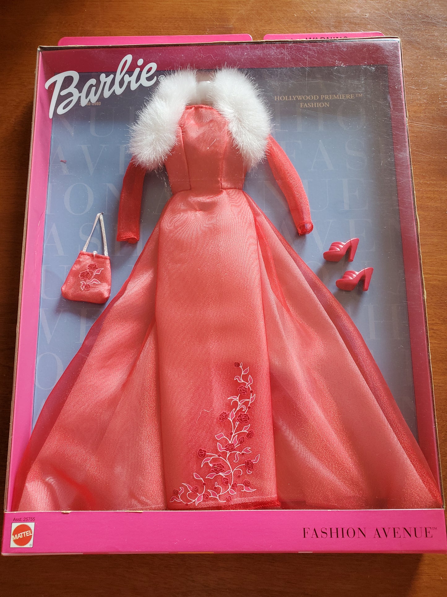 Fashion Avenue- Barbie  Fashion - Hollywood Premier -  Mint in Box - 2000